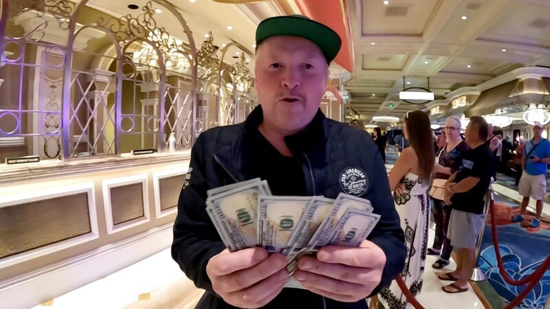 Joey Kelly und seine Familie im Freudentaumel in Las Vegas – dank Lillian gewinnen sie eine beachtliche Summe. – Bild: RTLZWEI