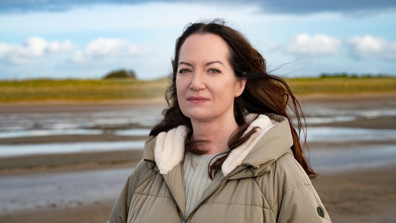 „Unter anderen Umständen: Unter den Wolken (AT)“ – Drehstart Jana Winter (Natalia Wörner) – Bild: Georges Pauly /​ ZDF