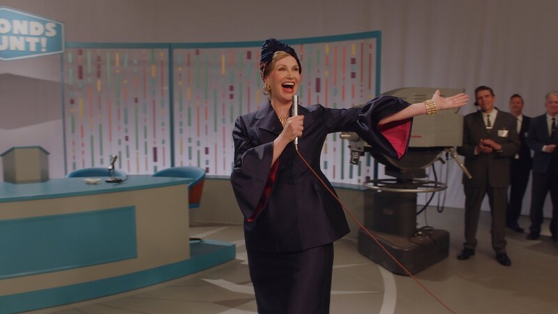 Jane Lynch als Sophie Lennon – Bild: Prime Video