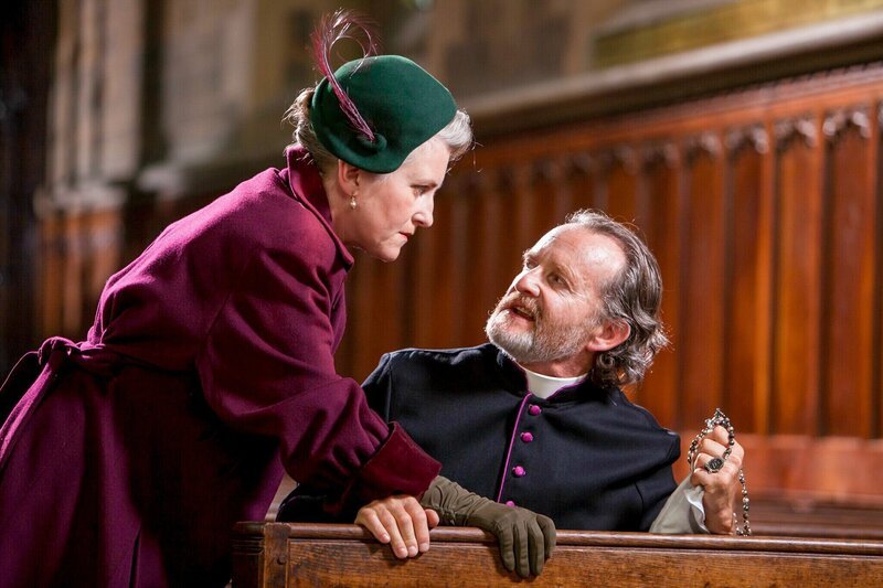 Sylvestra Le Touzel (Verity Penhallick), Anton Lesser (Father Ignatius). – Bild: ORF/​BBC/​Gary Moyes