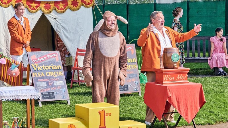Griff Grimshaw (David Rees Talbot, l.) und Jock McCudgeon (Ted Robbins, l.) – Bild: BBC Studios