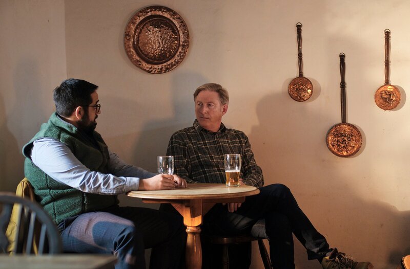 Darren Lakhan (George Bukhari, l.), Alex Ridley (Adrian Dunbar, r.) – Bild: WDR/​West Road Pictures/​All3Media International