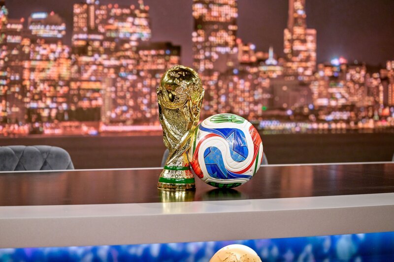Im neuen ORF WM-Studio werden die entscheidenden Szenen detailliert analysiert. – Bild: ORF /​ ORF /​ Thomas Ramstorfer