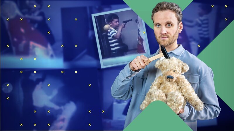 Aggression durch Beobachtung? Psychologe Leon Windscheid fragt, ob Kinder aggressives Verhalten von Eltern, Games und Social Media kopieren und erklärt die Bobo-Doll-Studien. – Bild: ZDF und Marius Fuchtmann