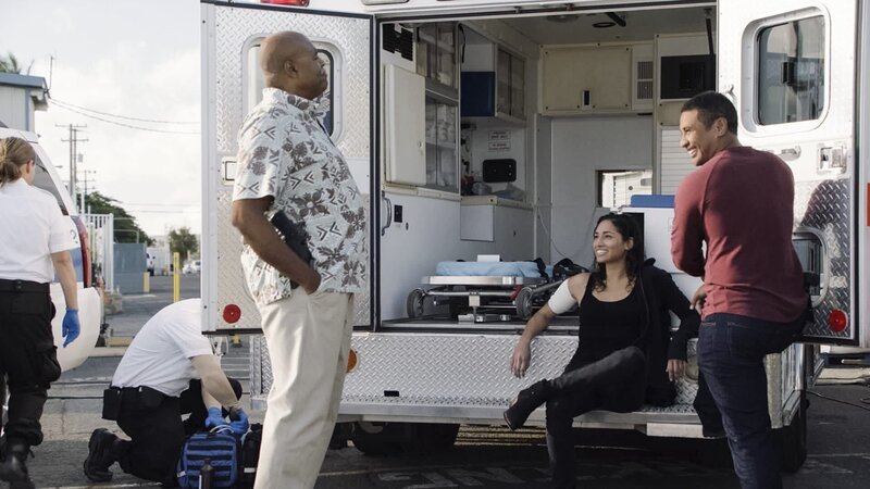 (v.l.n.r.) Lou Grover (Chi McBride); Tani Rey (Meaghan Rath); Junior Reigns (Beulah Koale) – Bild: 2019 CBS Broadcasting, Inc. All Rights Reserved. Lizenzbild frei