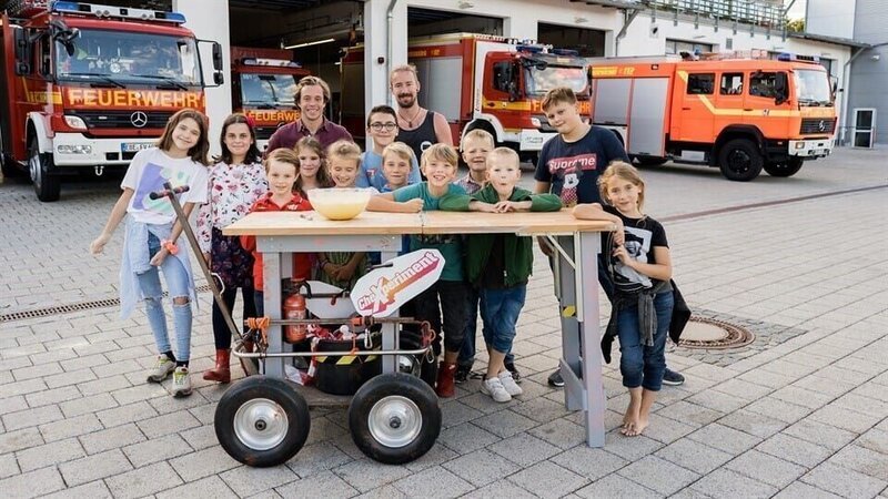 Im Wasser und trotzdem trocken?! – Bild: BR/​Hans-Florian Hopfner/​KiKA
