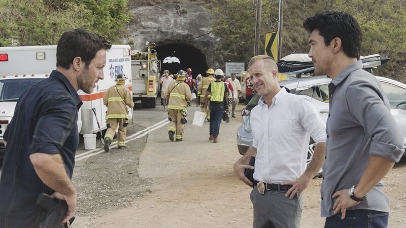 L-R: Steve McGarrett (Alex O’Loughlin); Danny Williams (Scott Caan); Adam Noshimuri (Ian Anthony Dale) – Bild: 2019 CBS Broadcasting, Inc. All Rights Reserved Lizenzbild frei