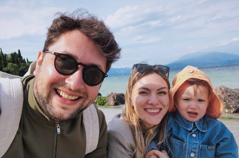 Lina (Mi.) will die Gewalt, die ihr als Kind von ihrem Vater angetan wurde, nicht weitergeben. – Bild: Manifest Corso 100