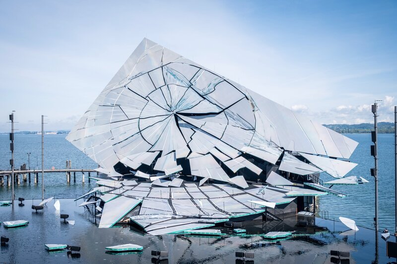 Seebühne mit Wasserbecken. – Bild: ORF/Bregenzer Festspiele/Kristina Becker Seebühne mit Wasserbecken. – Bild: ORF/Bregenzer Festspiele/Kristina Becker