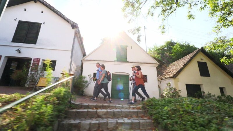 Das größte Bundesland Österreichs ist ein Land der Vielfalt - jede Region bietet etwas Spezielles, und für Wanderbegeisterte ist für jeden Geschmack etwas dabei. – Bild: ORF Das größte Bundesland Österreichs ist ein Land der Vielfalt - jede Region bietet etwas Spezielles, und für Wanderbegeisterte ist für jeden Geschmack etwas dabei. – Bild: ORF