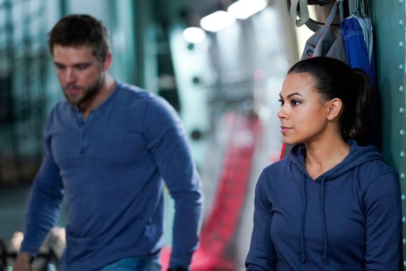 Pictured: Clay Spenser (Max Thieriot) and Lisa Davis (Toni Trucks) – Bild: TNSE
