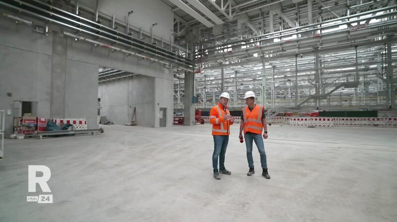 Neues Bahnwerk Cottbus. – Bild: rbb, honorarfrei – Verwendung gemäß der AGB im engen inhaltlichen, redaktionellen Zusammenhang mit genannter rbb-Sendung bei Nennung „Bild: rbb“ (S2+). rbb Presse & Information, Masurenallee 8⁠–⁠14, 14057 Berlin, Tel: 030/​97 99 3⁠–⁠12118 oder -12116, presse