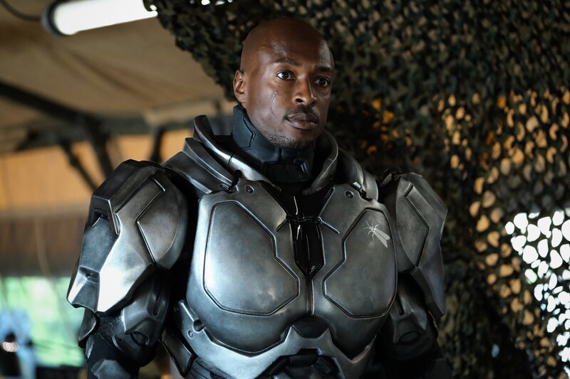 John Henry Irons (Wolé Parks) – Bild: The CW Network, LLC. /​ DC /​ Warner Bros. Ent. Inc. /​ Bettina Strauss