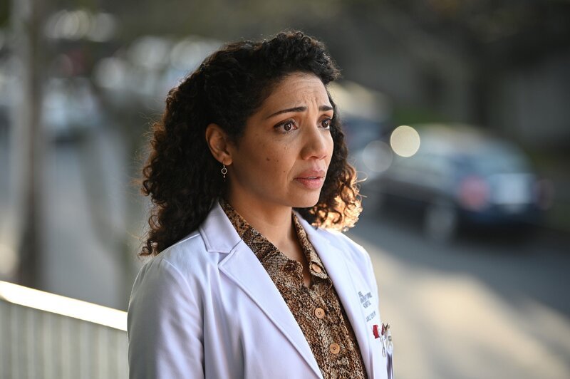 Dr. Carly Lever (Jasika Nicole) – Bild: RTL/​ Sony Pictures Entertainment
