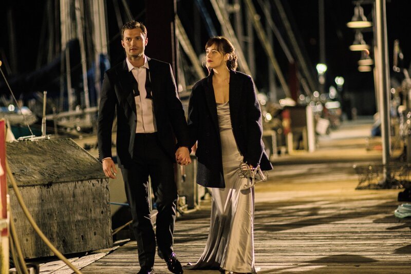 Dakota Johnson als Anastasia Steele und Jamie Dornan als Christian Grey – Bild: RTL