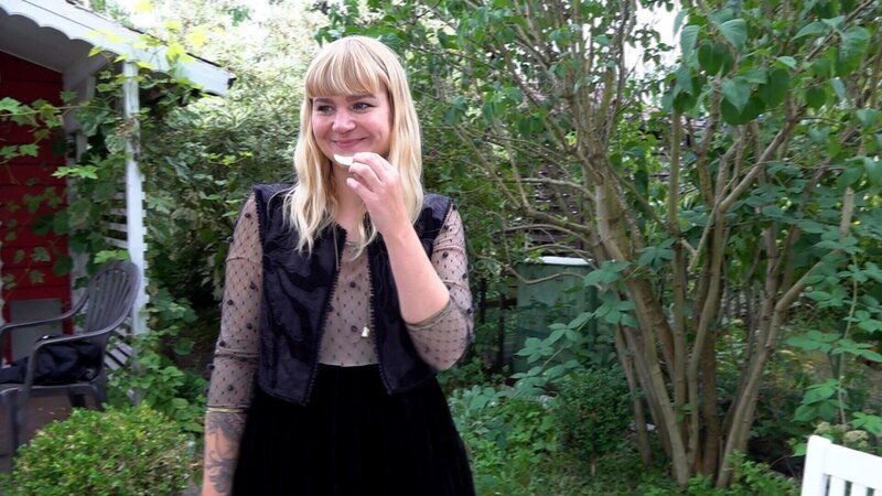 Modedesignerin Isabelle wiederum war schon lange nicht mehr in ihrem Garten und befürchtet jetzt das Schlimmste? – Bild: RTL Zwei