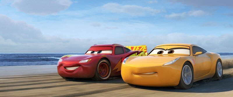 L-R: Lightning McQueen und Cruz Ramirez – Bild: Courtesy of Disney+