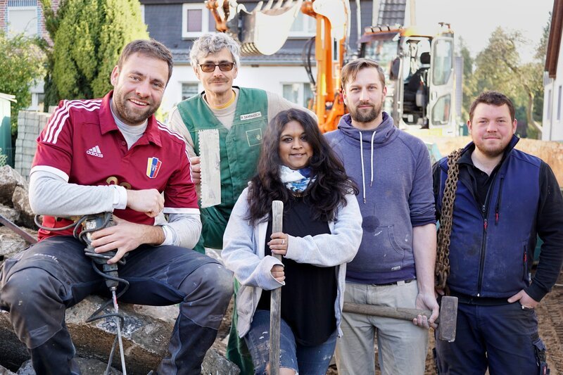 V.l.: Claus, Ralf, Sita, André und Henrik – Bild: MG RTL D /​ Tokee Bros.