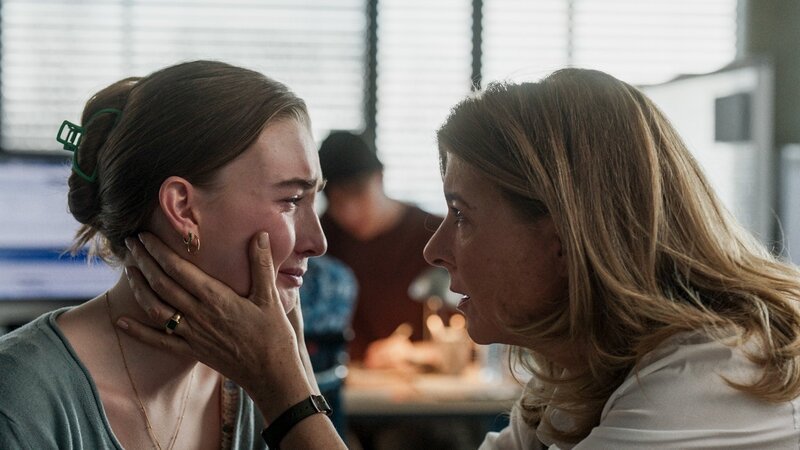 Families Like Ours Staffel 1 Folge 2 Wähnen sich in Sicherheit: Helene Reingaard Neumann als Amalie, Nikolaj Lie Kaas als Jacob – Bild: SRF/​StudioCanal