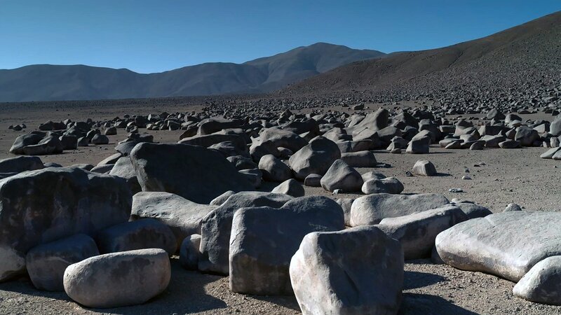 Polierte Felsen – ein rätselhaftes Phänomen in der Atacama-Wüste. – Bild: History