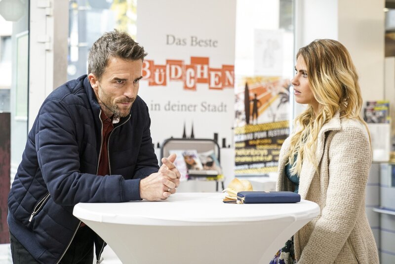 Sonja (Sarah Mangione) und Patrick (Robert Ritter) fragen sich, ob ein Neuanfang überhaupt Sinn macht. – Bild: RTL (DE)