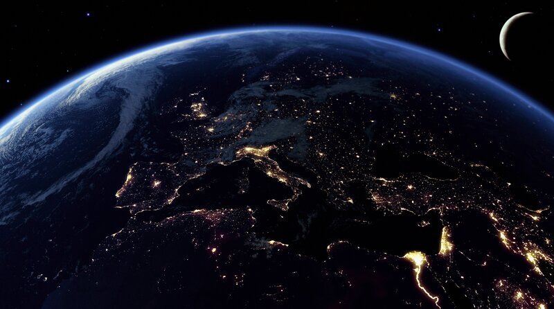 Ein Stromausfall wird zum „Blackout“, wenn er großflächig und lang anhaltend ist. Wäre es rein theoretisch möglich, dass in Teilen Europas einfach das Licht ausgeht? Und welche Konsequenzen hätte das? – Bild: WDR/​Ian Cuming/​imago classic