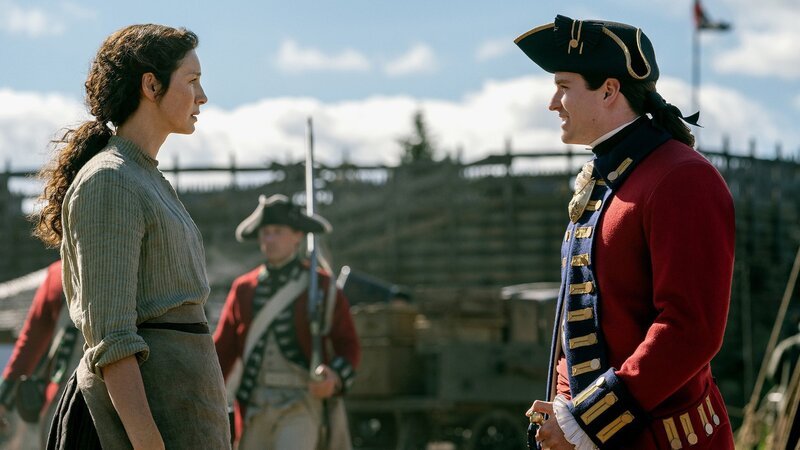 Wiedersehen in Fort Ticonderoga: Caitriona Balfe als Claire Randall und Charles Vandervaart als William Ransom. – Bild: SRF/​Sony Pictures Television Inc.