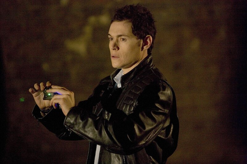 Picture shows: Owen (Burn Gorman) – BBC Three, Episode 3 ‚Ghost Machine‘. When Gwen retrieves an alien object from a fleeing hoodie, she’s haunted by a vision of a lonely young boy; as the team track down the object’s owner, an even more terrifying vision and a long-buried crime resurfaces. – Bild: AXN Sci-fi