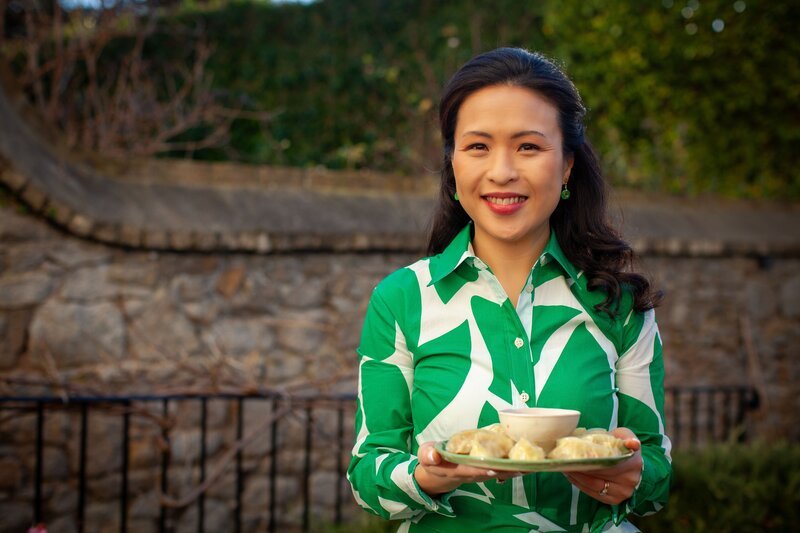 Eva mit japanischen Hähnchen- und Gemüse-Gyoza – Bild: RTL