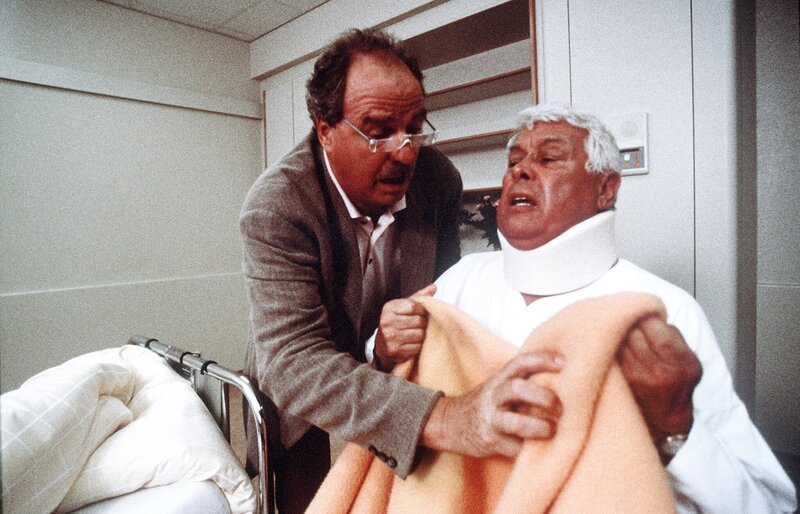Friedrich von Thun (Heinz Wucher), Peter Weck (Hermann Ladner). – Bild: ORF/LISA-Film Friedrich von Thun (Heinz Wucher), Peter Weck (Hermann Ladner). – Bild: ORF/LISA-Film