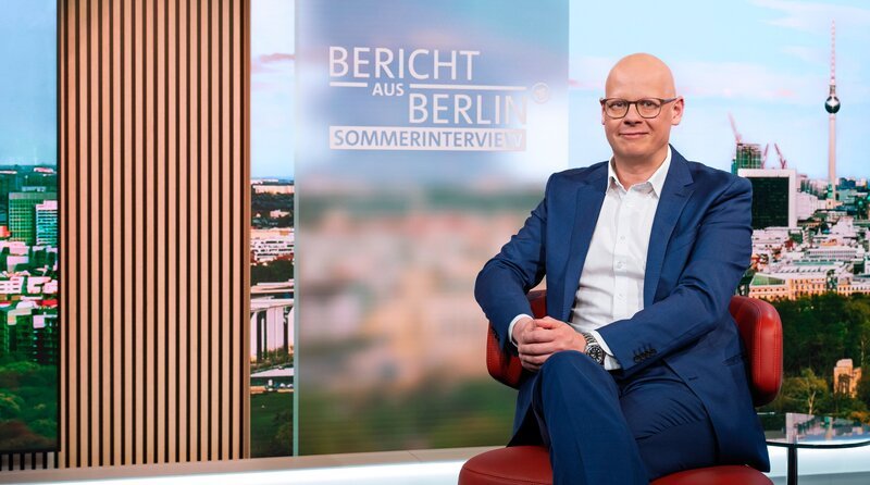 WESTDEUTSCHER RUNDFUNK KÖLN Bericht aus Berlin – Sommerinterview. Neues Set im ARD-Hauptstadtstudio – Moderator: Matthias Deiss. – Bild: WDR/​ARD-Hauptstadtstudio/​Thomas /​ WDR Kommunikation/​Redaktion Bild