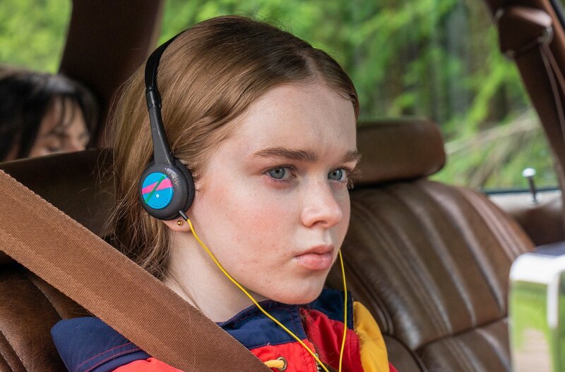 Die stille Außenseiterin Emerson (Summer H. Howell) verliert sich gerne in ihren Tagträumen und findet daher in der Schule kaum Anschluss. – Bild: Shawn Goldberg/Junafilm/Elevation Pictures Die stille Außenseiterin Emerson (Summer H. Howell) verliert sich gerne in ihren Tagträumen und findet daher in der Schule kaum Anschluss. – Bild: Shawn Goldberg/Junafilm/Elevation Pictures