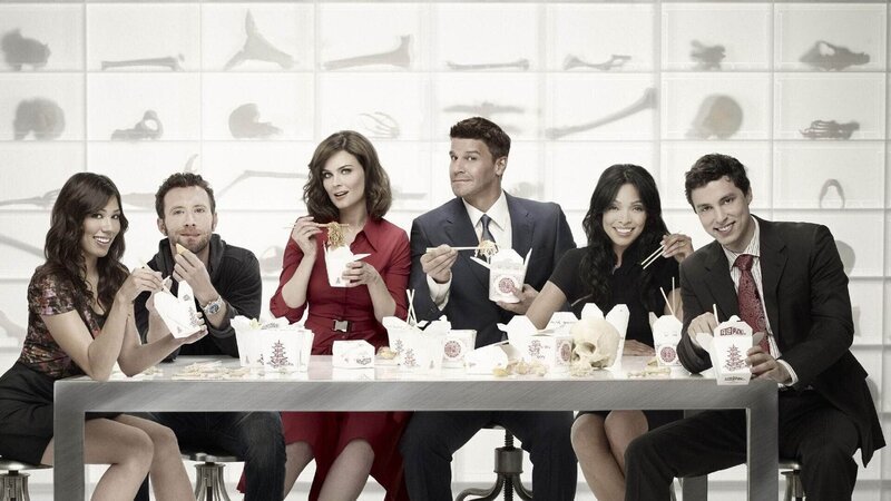 v.li.: Michaela Conlin, TJ Thyne, Emily Deschanel, David Boreanaz, Tamara Taylor und  John Francis Daley. – Bild: TVNOW /​ Twentieth Century FOX