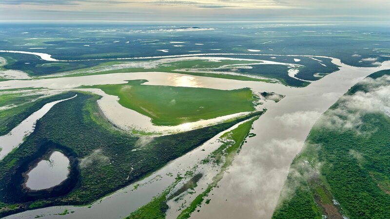Die Gegend um den Paraguaimirim ist berühmt für ihr reines Wasser. – Bild: 3sat