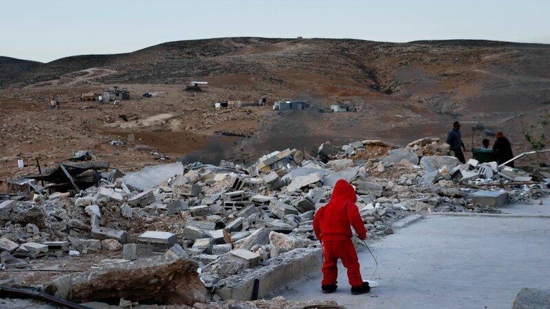 Ein israelisches Gericht hat die palästinensischen Dörfer um Masafer Yatta im Westjordanland zum Abriss freigegeben und das Land zum Militärübungsplatz erklärt. – Bild: L’Atelier Distribution Ein israelisches Gericht hat die palästinensischen Dörfer um Masafer Yatta im Westjordanland zum Abriss freigegeben und das Land zum Militärübungsplatz erklärt. – Bild: L’Atelier Distribution