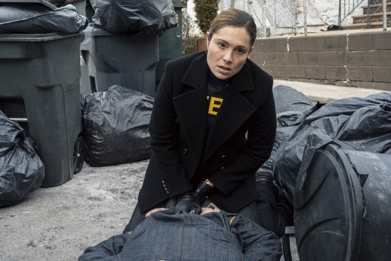 Juliana Aidén Martinez as Eva Ramos. – Bild: Bennett Raglin/​CBS /​ CBS Broadcasting Inc.