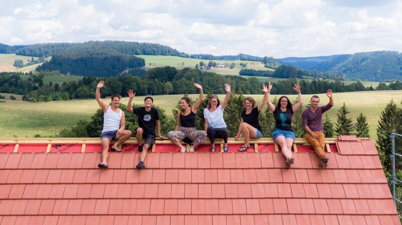 Kommune Schafhof Gruppenfoto – Bild: kontakt@rotes-haeusle.de