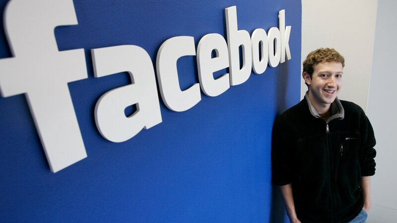 Innovative Unternehmen wie Apple und Facebook gewinnen in den 2000er Jahren an Dominanz. – Bild: SRF/​CNN/​ASSOCIATED PRESS