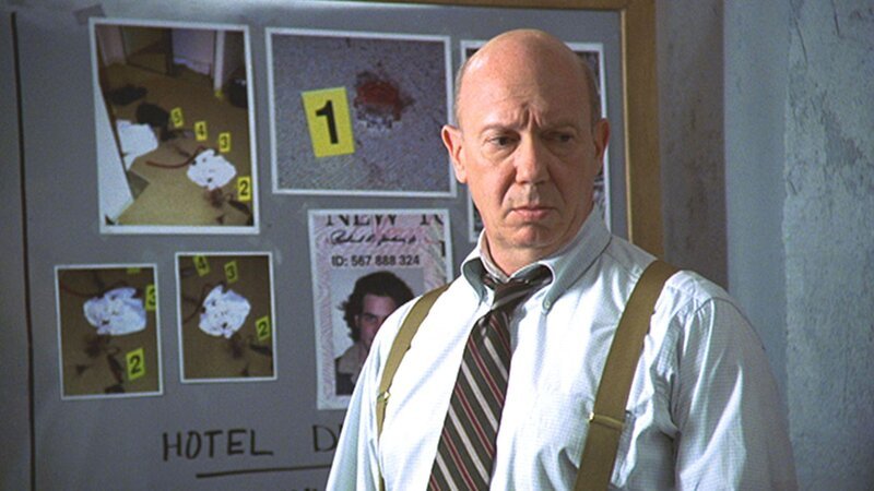 Captain Donald Cragen (Dann Florek) und sein Team stehen vor einem Rätsel: Warum wurden zwei junge Männer, die für einen Eskort-Service arbeiteten, brutal zusammengeschlagen und von wem? – Bild: RTL NITRO