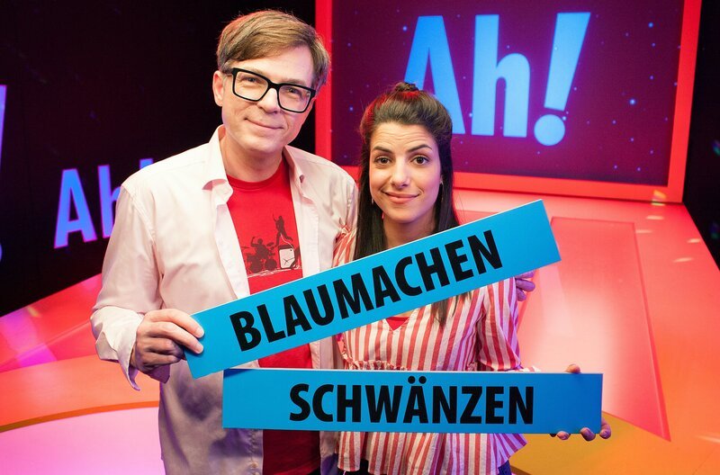 Wissen ist keine Schande, finden Clarissa und Ralph, und sorgen wie in jeder Sendung für fünffachen Wissenszuwachs: fünf Fragen, fünf Antworten, fünf Ah(a)-Erlebnisse. – Bild: WDR/​Thorsten Schneider