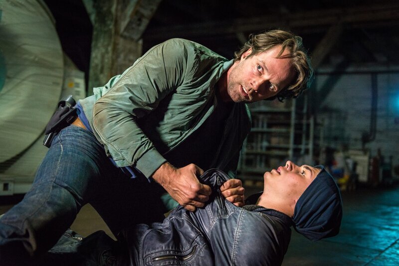 Mattes Seeler (Matthias Schloo, l.) wurde von Juri Danilow (Yannic Eilers, r.) in einen Hinterhalt gelockt. – Bild: Boris Laewen