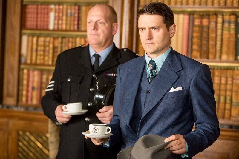 (v.li.): John Burton (Sergeant Goodfellow), Tom Chambers (Inspector Sullivan). – Bild: ORF/​BBC/​Gary Moyes