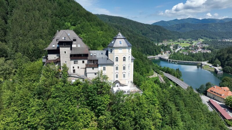 Schloss Klaus. – Bild: ORF/​Ranfilm /​ ZDF