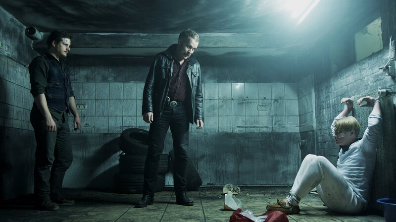  (v.l.n.r.) Piet (Enno Hesse), Herm (Florian Hacke), Konstantin (Mats Kampen)  – Bild: WDR/​good seasons film