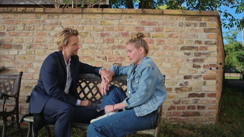 Person: Christopher Kohn als Felix Groneberg; Natascha Weitzendorf als Pippa Meisner; – Bild: Joyn