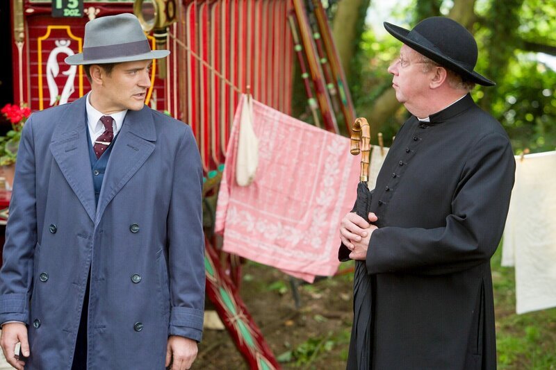 (v.li.): Tom Chambers (Inspector Sullivan), Mark Williams (Father Brown). – Bild: ORF/​BBC/​Gary Moyes