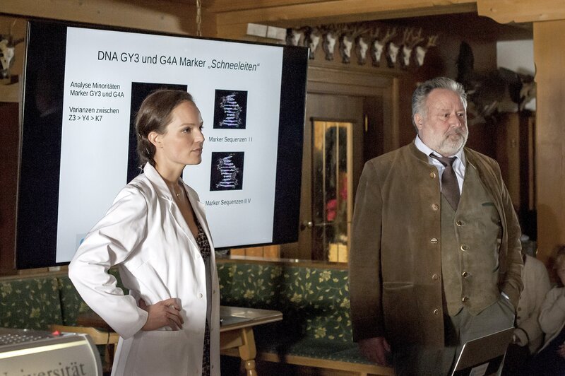 Julia Koch (Marie Zimmermann), Ludwig Dornauer (BGM Fritz Wildauer). – Bild: ORF 1