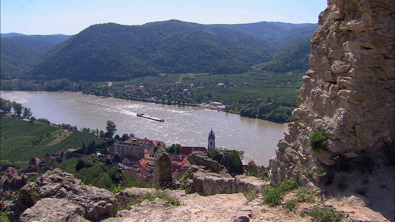 Die Burg Dürnstein oberhalb des gleichnamigen Ortes wurde zwischen 1140 und 1145 von den Kuenringern erbaut. – Bild: ORF/​Kurt Mündl