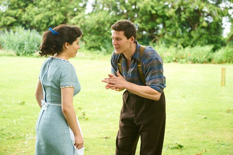 Georgina Leonidas (Emily Fletcher), Gareth Jewell (Henry Gibbs). – Bild: ORF/​BBC/​Stuart Wood
