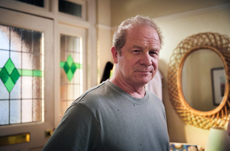 Michael (Peter Mullan) kommt nur kurz zu Besuch. – Bild: Big Talk Productions